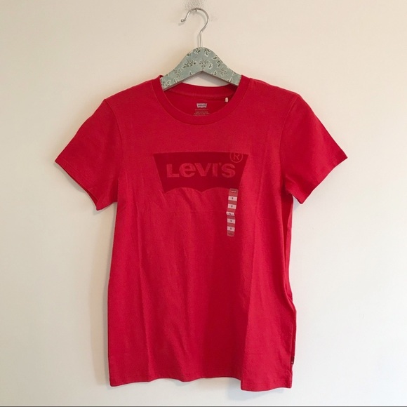 NWT Levi’s Short Sleeve Red Velvet Logo Tee - Picture 1 of 6